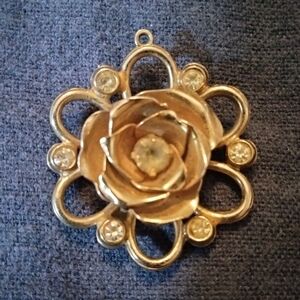 3 for💲25🌟lightweight gold-tone flower & rhinestone charm pendant flowerlace
